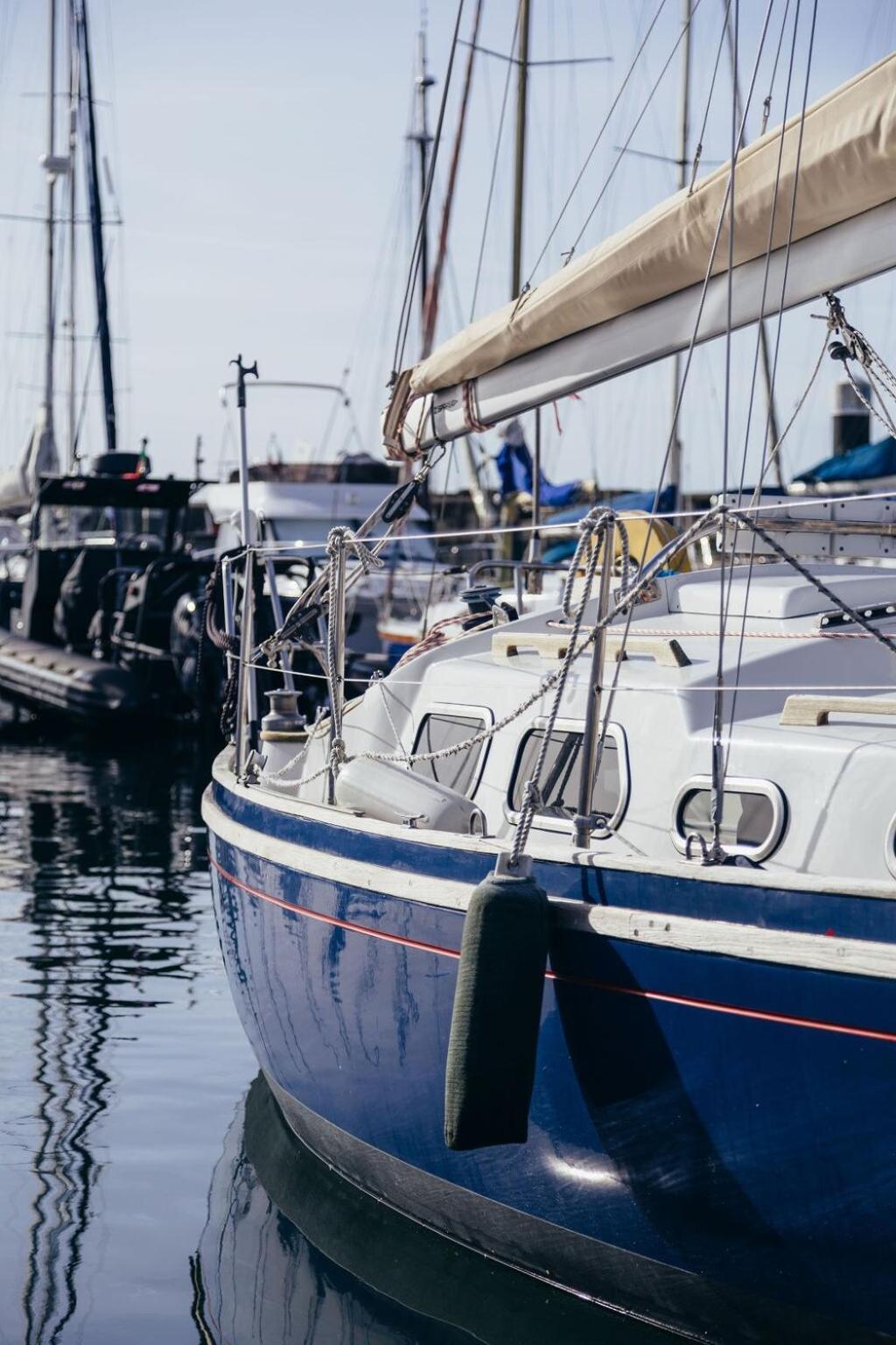 Life On Board In A Vintage Sailboat Botel Cascais
