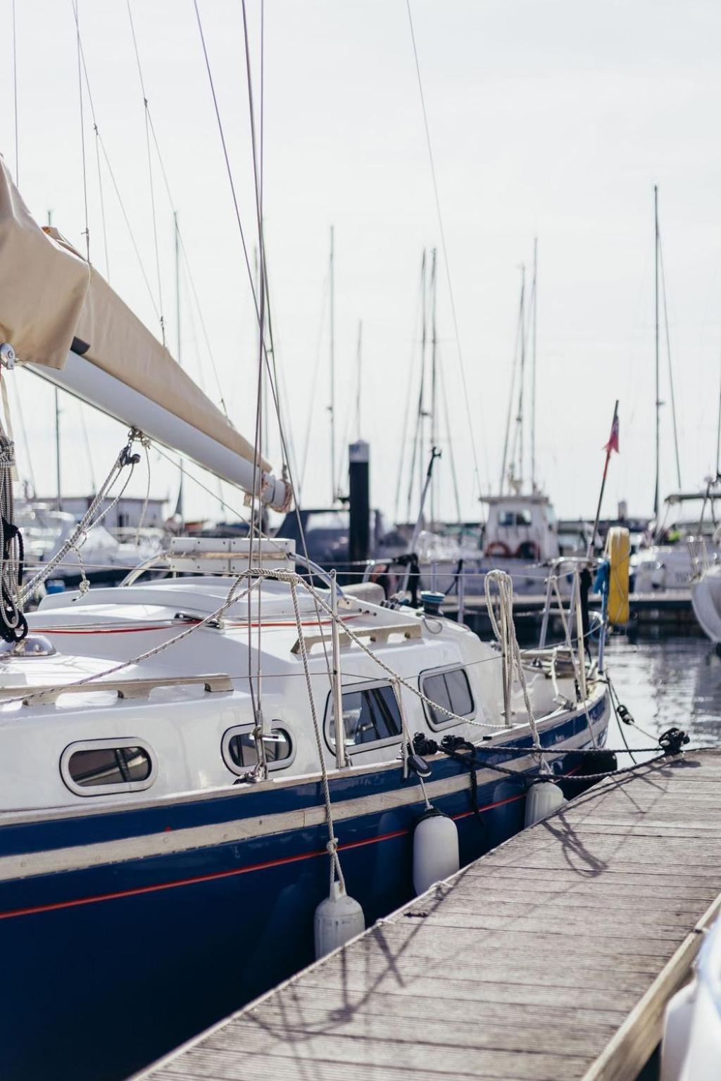 Botel Life On Board In A Vintage Sailboat Cascais